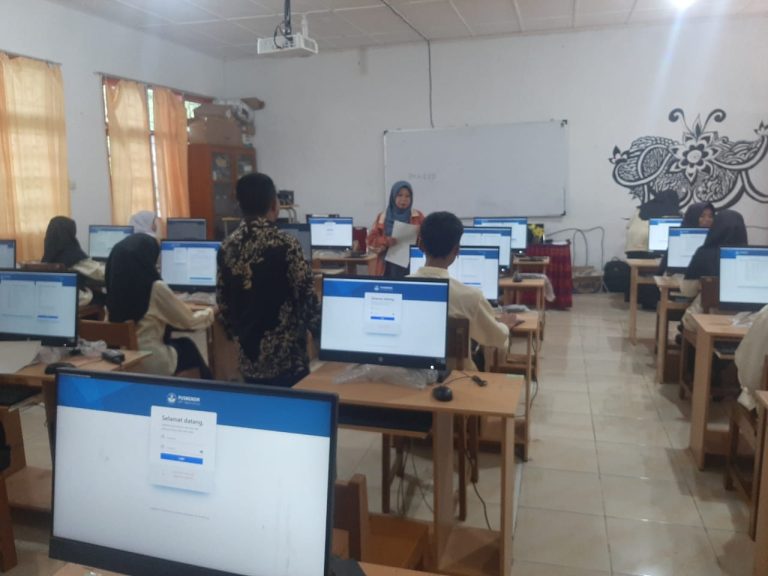 Tajuk Rencana: Perubahan Sosial Digital di SMAN 2 Sungai Tarab: Tantangan dan Peluang